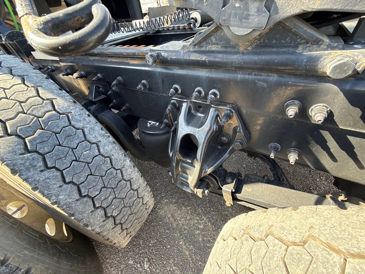 peterbilt-579-image-26