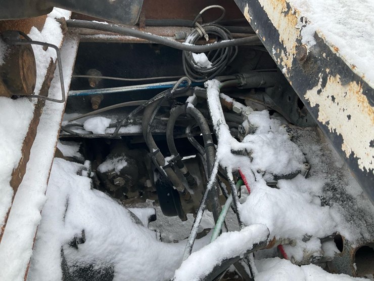 2005-freightliner-m2-106-image-42