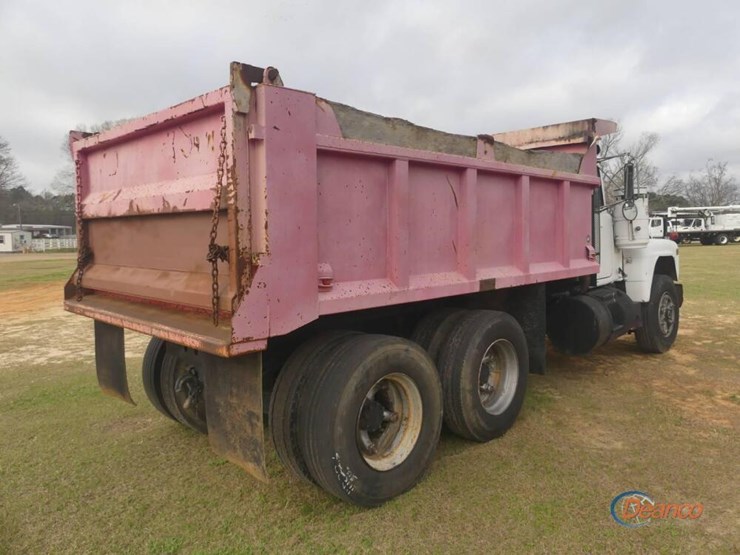 1981-mack-r686st-image-2