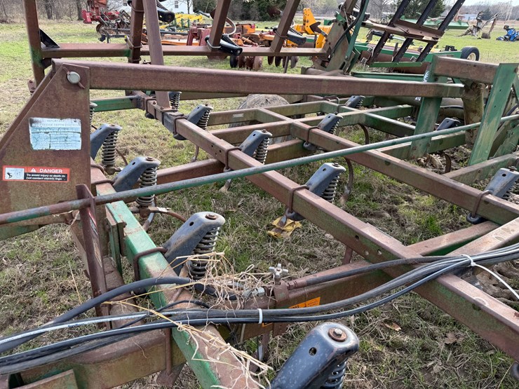 john-deere-38-image-40