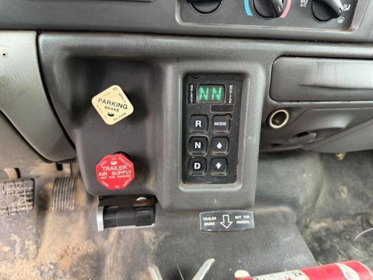 2009-ford-f650-xlt-image-15