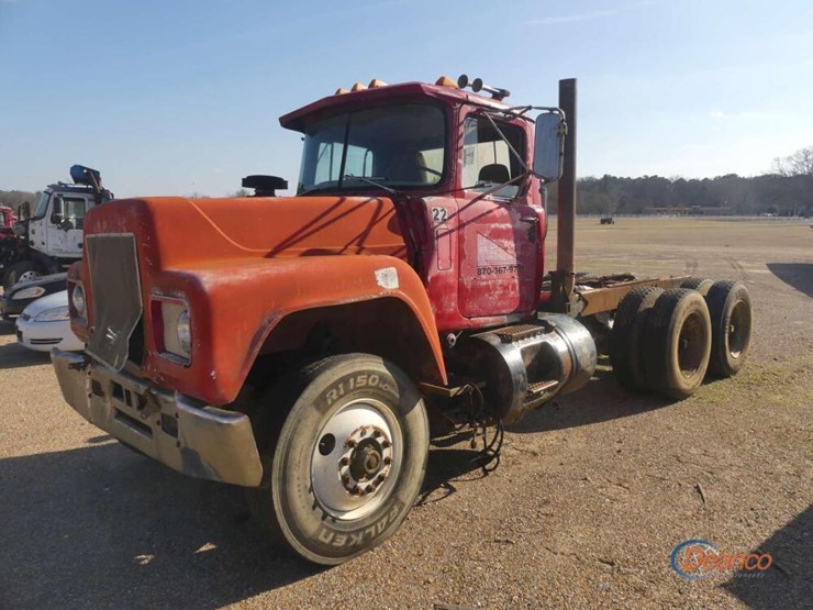 1981-mack-r685st-image-10