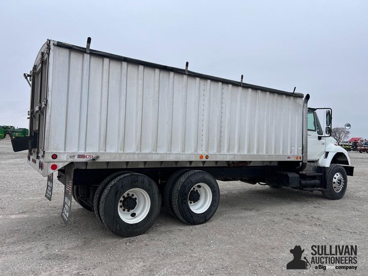 2006-international-7600-image-5