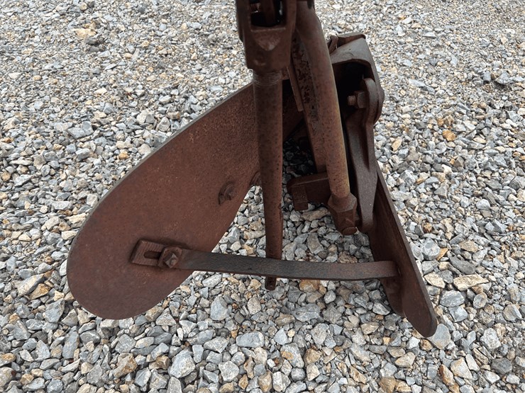 john-deere-l-left-hand-plow-image-12