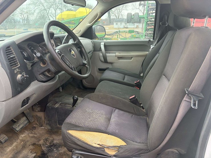 2013-chevrolet-silverado-2500hd-image-11