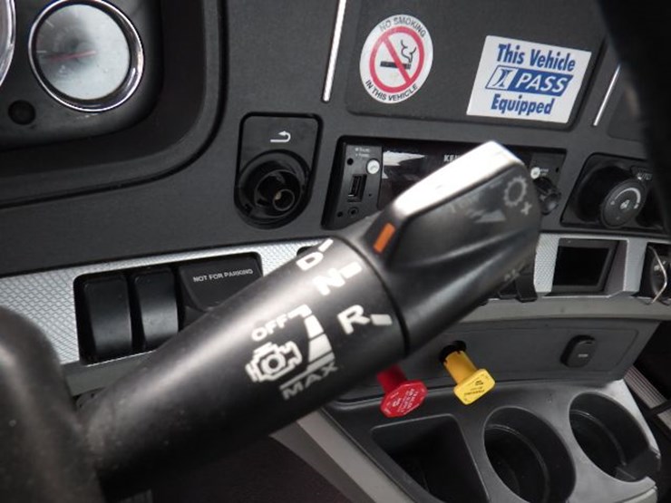 2022-kenworth-t680-image-16