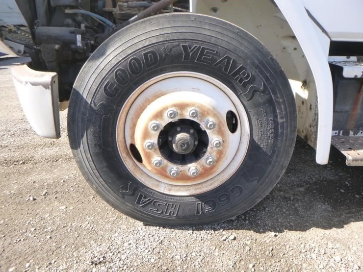 2000-freightliner-fl70-image-27