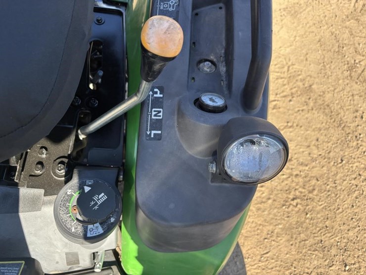 2021-john-deere-1025r-image-33