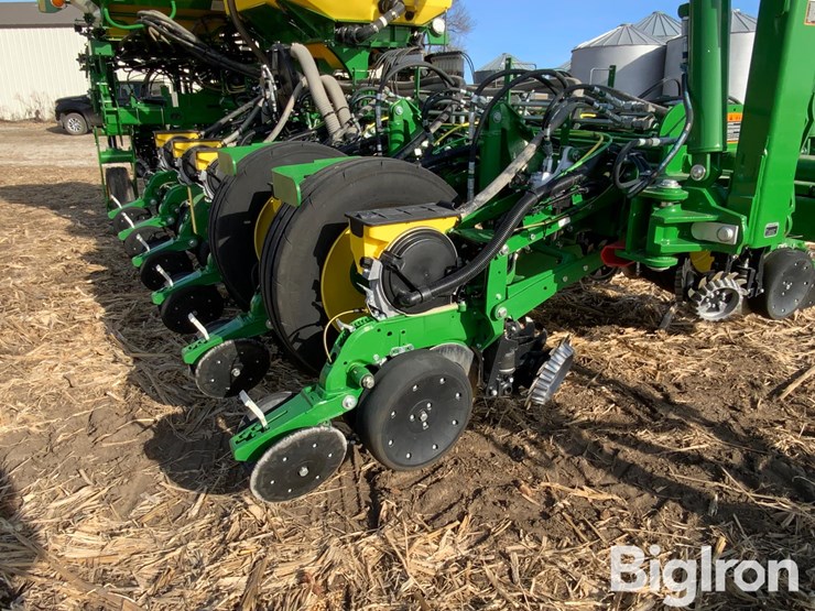 2022-john-deere-1775nt-image-9