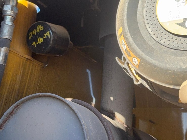 2011-deere-524k-image-19