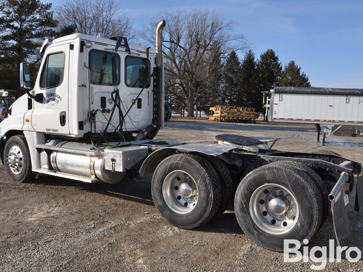 2016-freightliner-cascadia-125-image-7