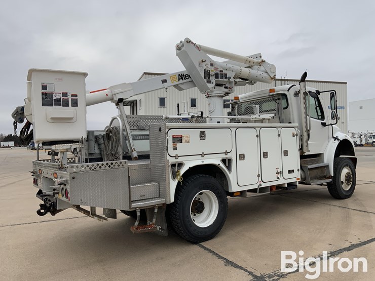 2010-freightliner-m2-106-image-5