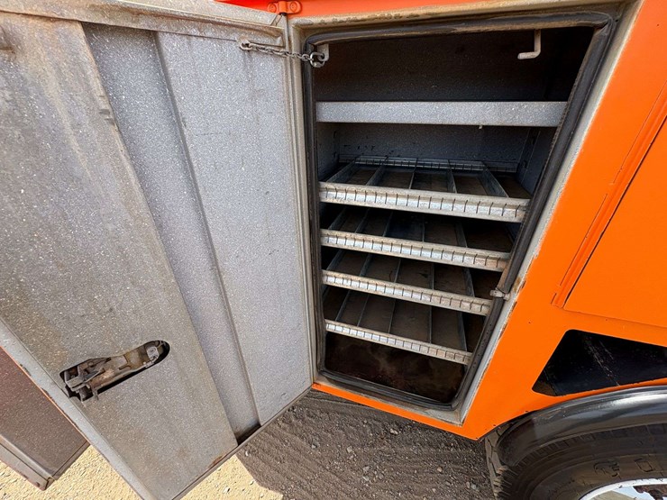 2004-international-durastar-4300-image-23