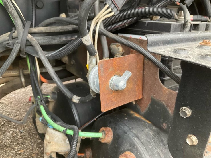 2014-international-7300-image-30