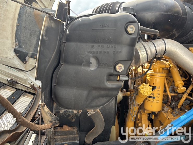 2009-ford-750-image-19