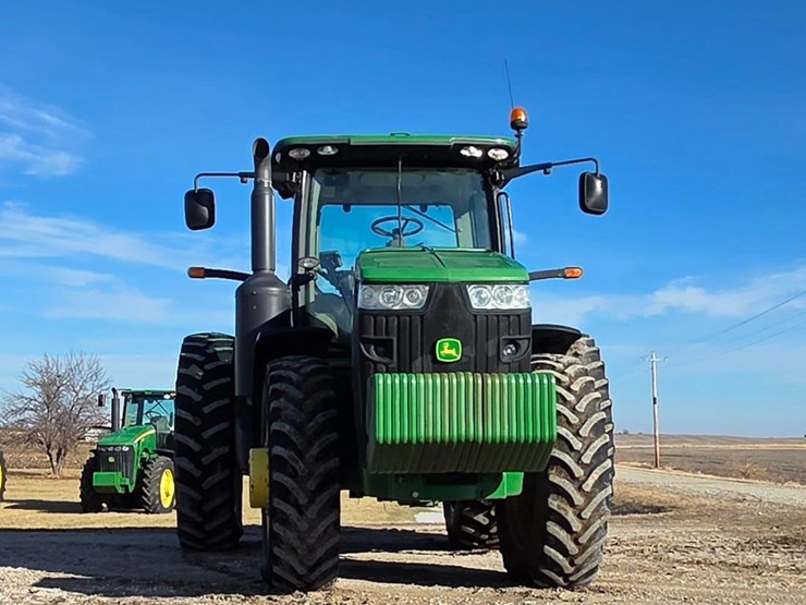 2013-john-deere-8285r-image-2