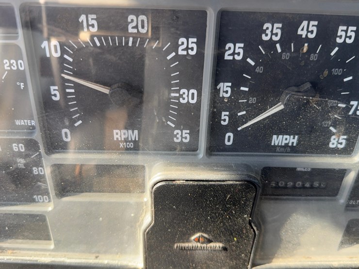 1995-international-8100-image-28