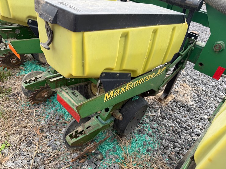 john-deere-12-image-21