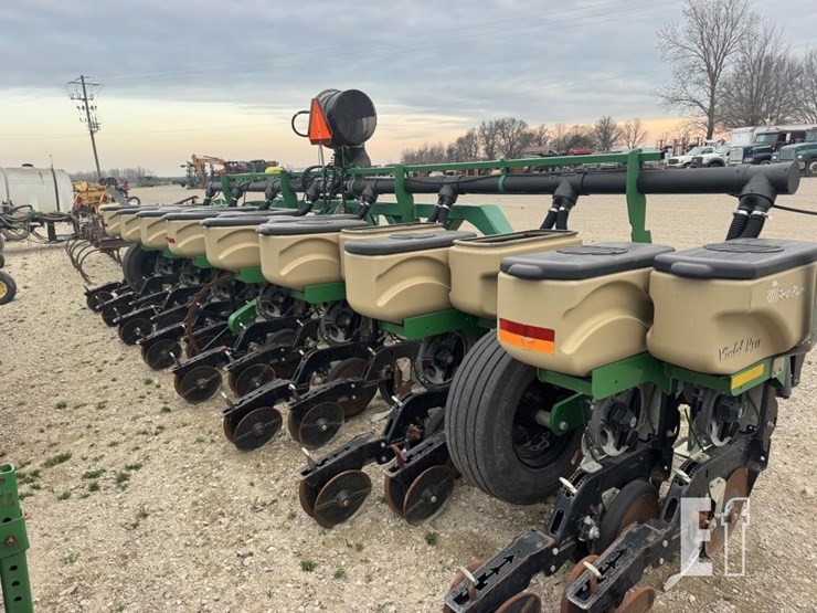 great-plains-planter-81-image-1