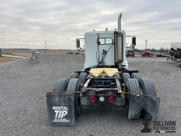 1999-freightliner-fld120-image-6