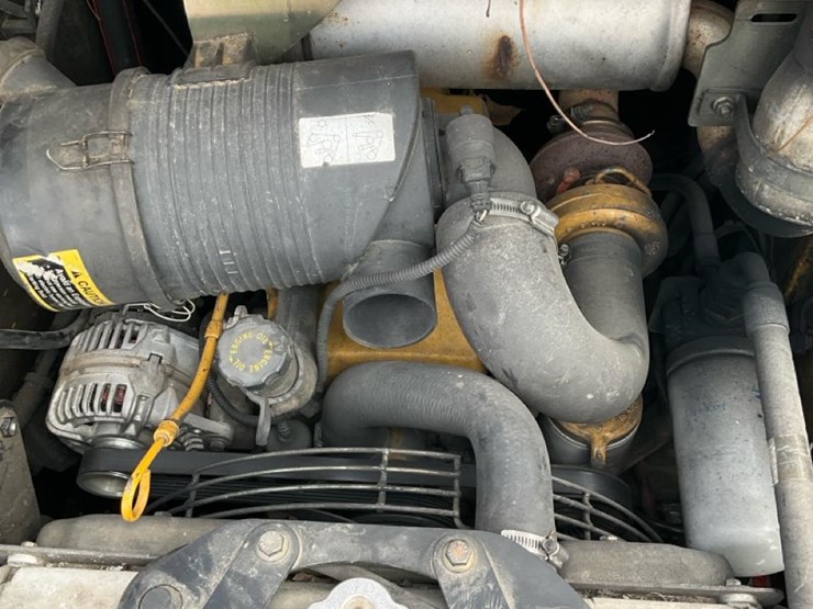 2004-john-deere-320-image-40