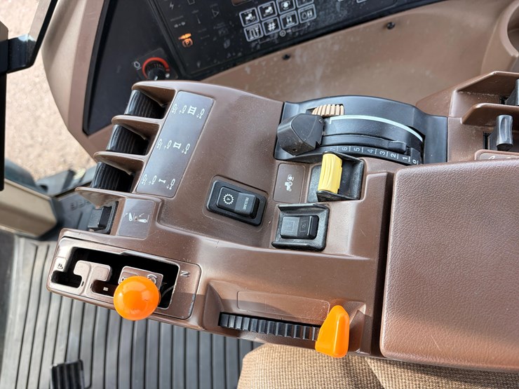 john-deere-8110-image-37