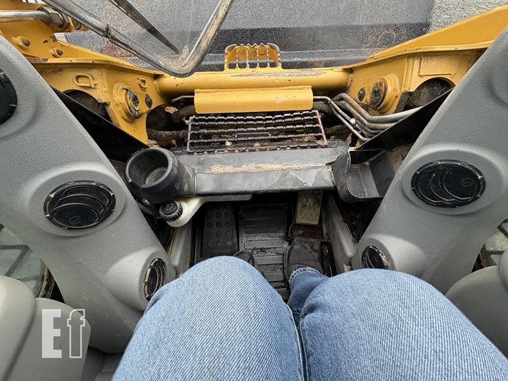 2013-caterpillar-262c2-image-24