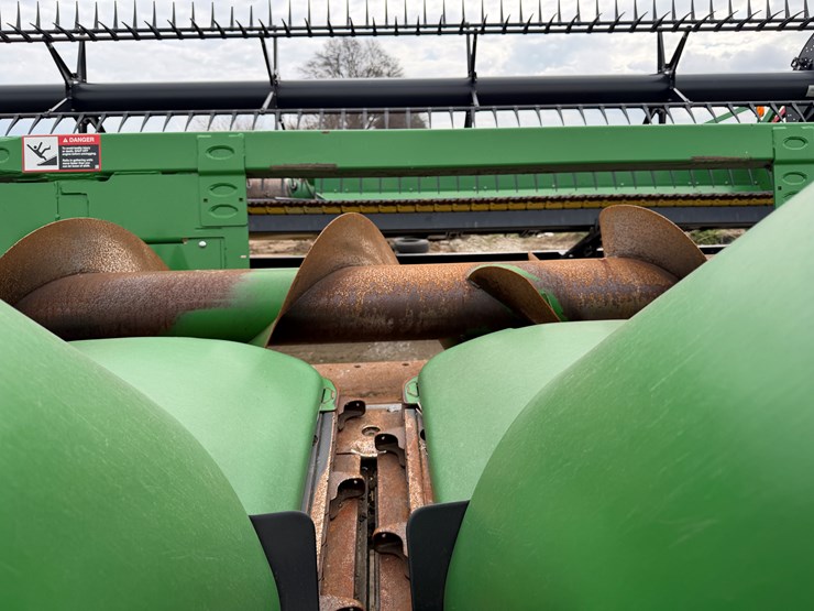 john-deere-c8r-image-40