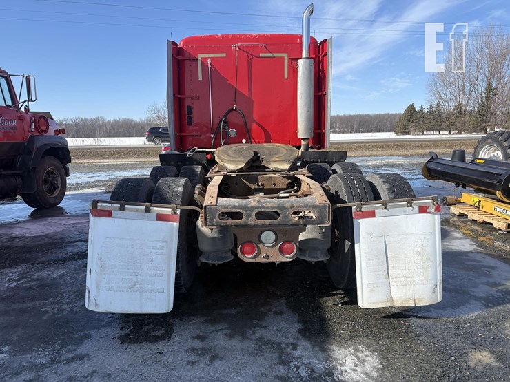 2004-freightliner-columbia-112-image-12