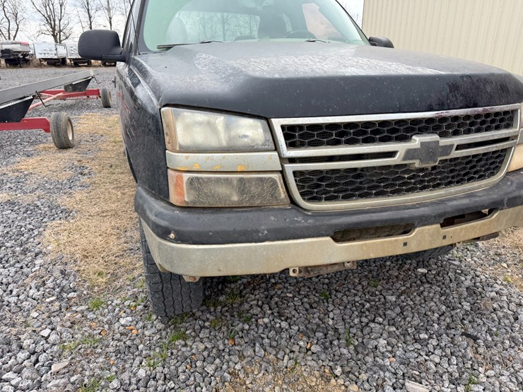 2005-chevrolet-silverado-1500-image-27