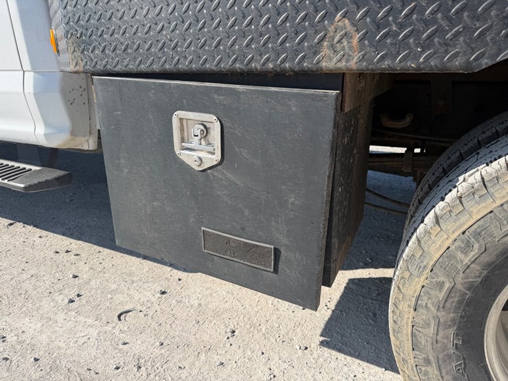 ford-f350-xl-image-9