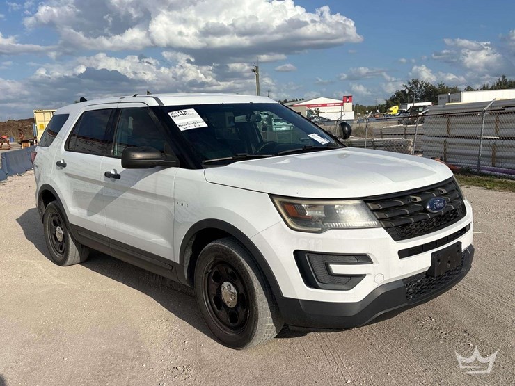 2016-ford-explorer-image-2