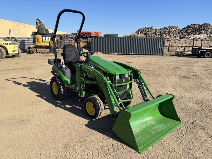 2021-john-deere-1025r-image-2