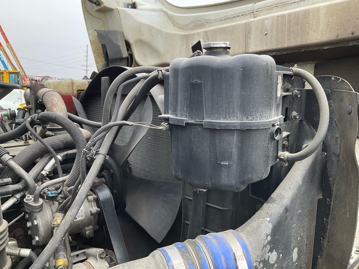 2014-international-7300-image-124