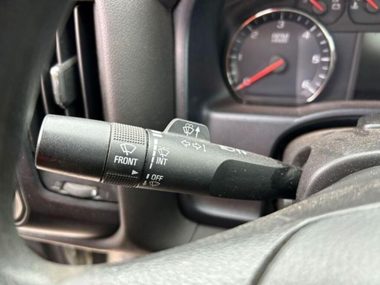 2018-chevrolet-silverado-2500hd-image-16