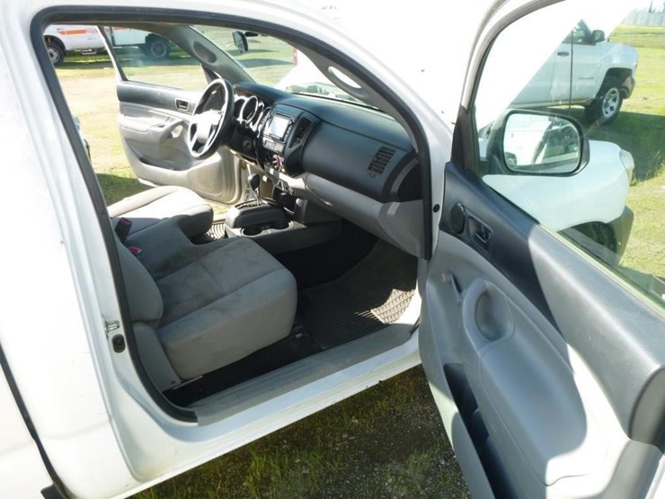 2014-toyota-tacoma-image-12