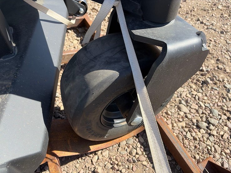 2025-yakta-yxr-920-commercial-zero-turn-mower-image-17