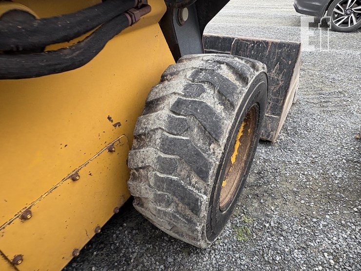 2015-deere-326e-image-10