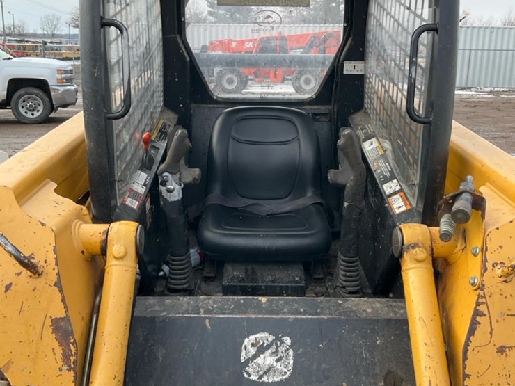 2004-john-deere-320-image-20