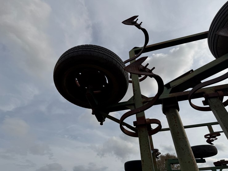 john-deere-32-image-10