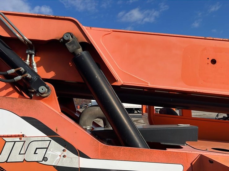 #1200-•-2011-jlg-6042-telehandler-image-32