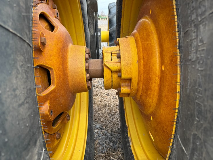 2023-john-deere-8r-310-image-13