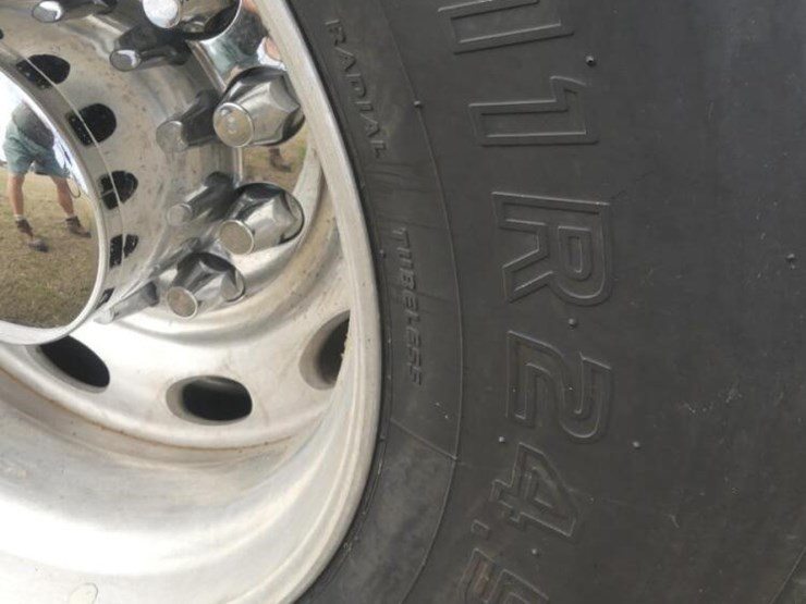 2019-peterbilt-389-image-6