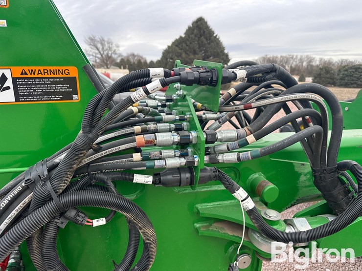 2024-john-deere-db60-image-18