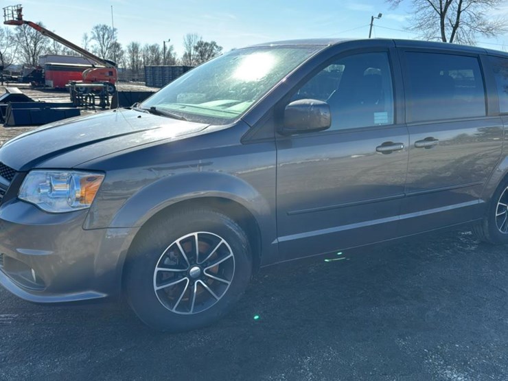 2015-dodge-grand-caravan-sxt-image-7