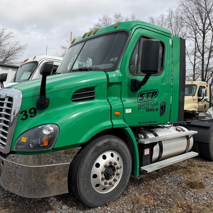 #40990 • 2019 Freightliner Cascadia S/A Daycab Truck Tractor VIN: 3AKJGBDV5KSKS6034