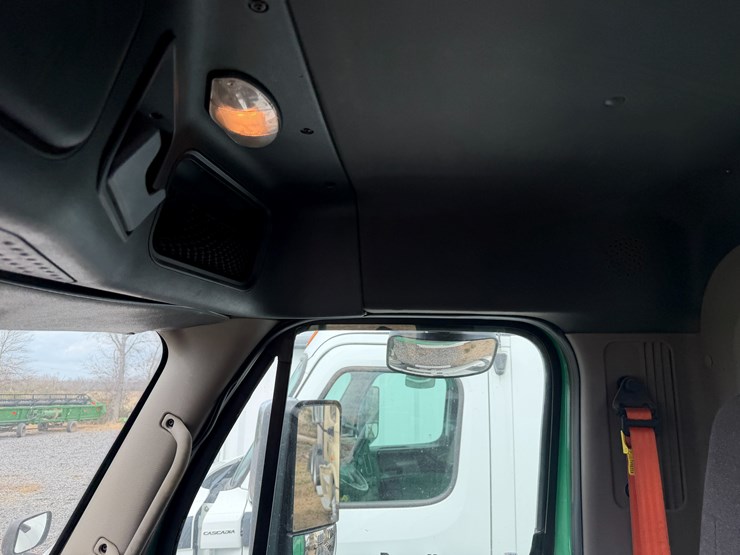 #40990-•-2019-freightliner-cascadia-s/a-daycab-truck-tractor-vin:-3akjgbdv5ksks6034-image-64