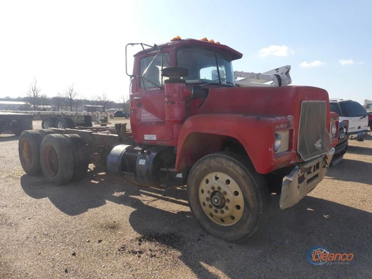 1981-mack-r685st-image-1