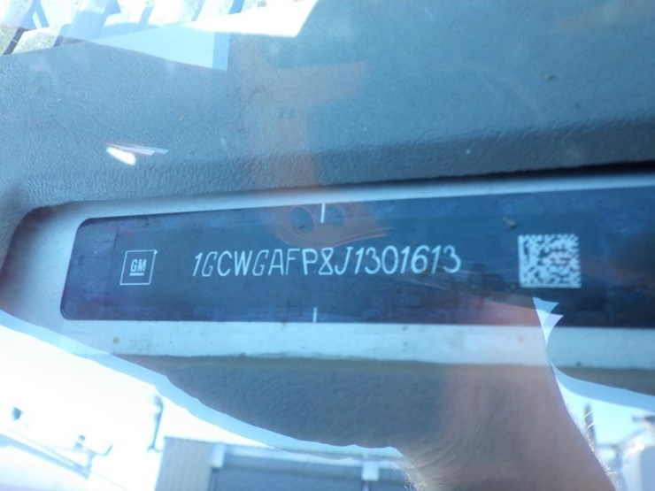 2018-chevrolet-express-2500-image-15