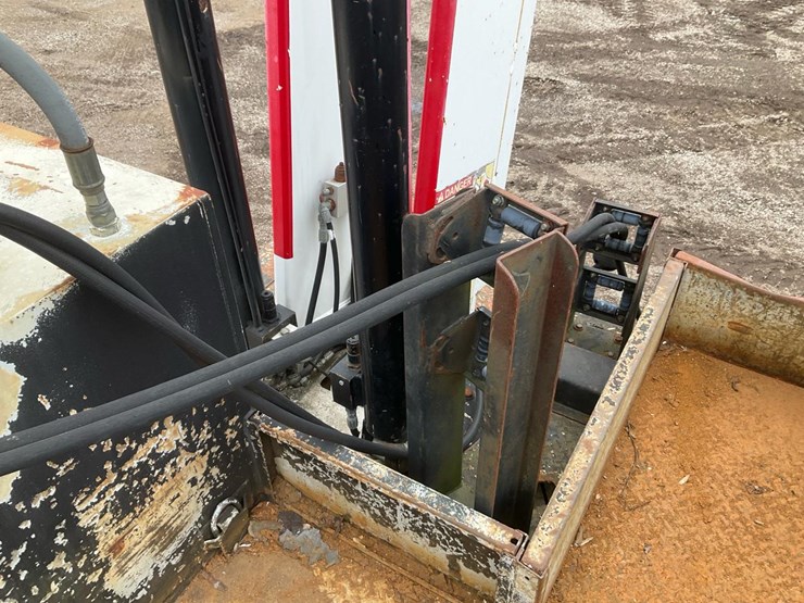 2014-international-7300-image-73